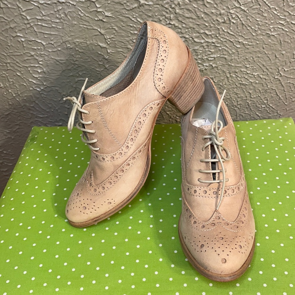 Vero Cuoio Oxford block heel NWOT